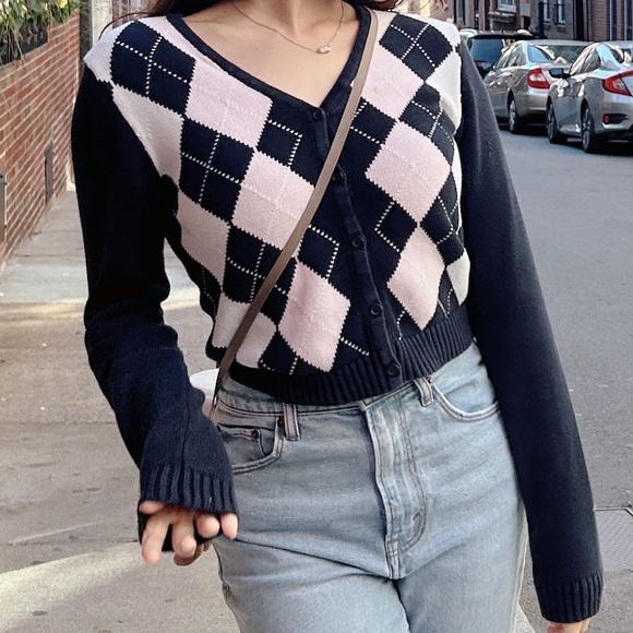 Brandy Melville Sweater - Picture 2 of 2